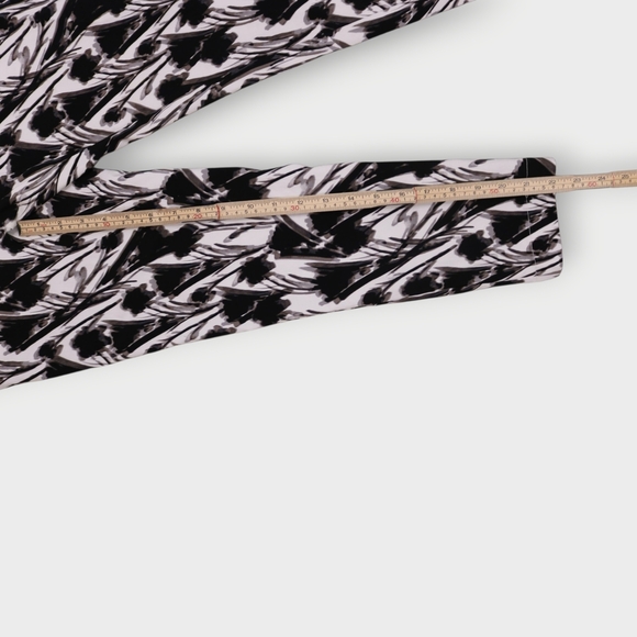 Marla Wynne Pants Black Career Elastic Waist Straight Leg Stretch Size 16W Capri - Picture 5 of 6